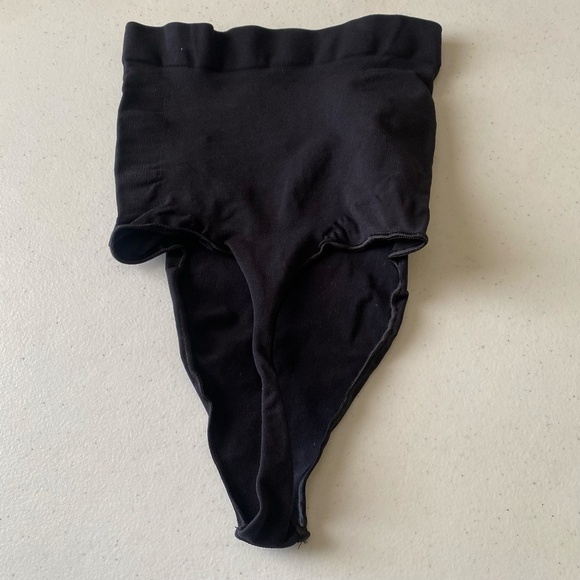 NEW SKIMS Seamless Sculpt High Waisted-Thong Onyx Size S - Picture 6 of 9